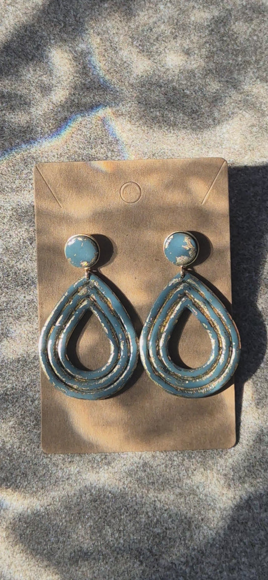 Clou Pendant Goutte bleu  et Doré