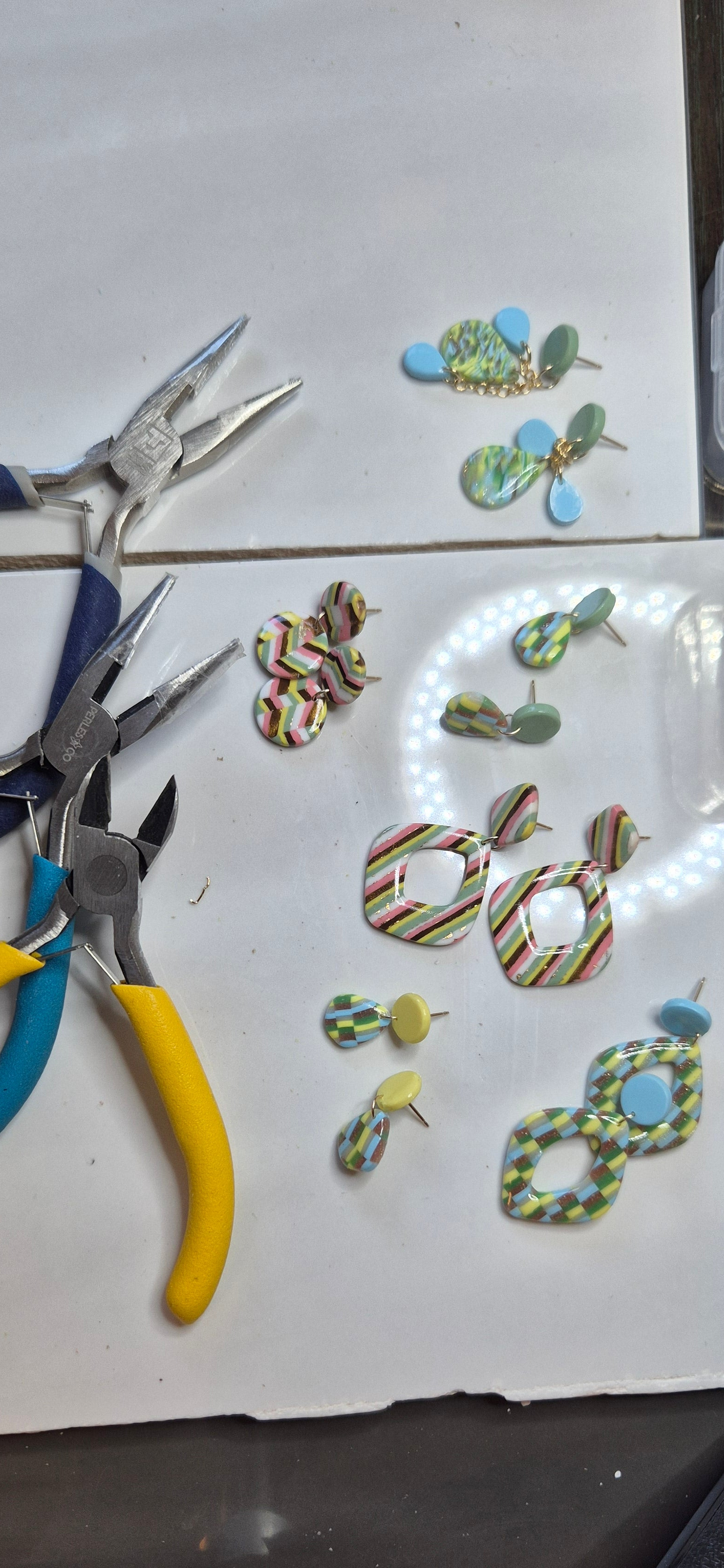 Boucles d'oreilles Clou jaune, petit modèle