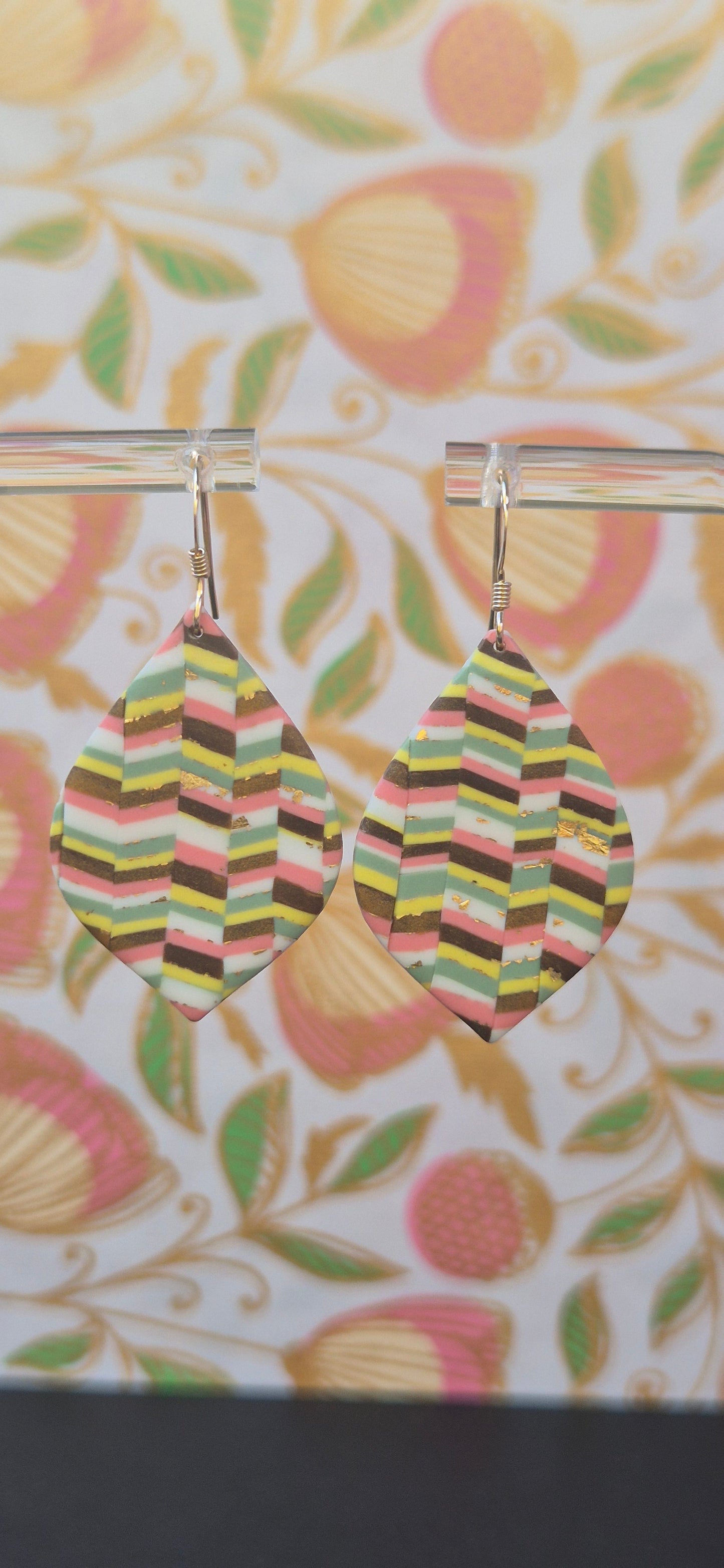 Boucle d'oreille forme feuille et crochet