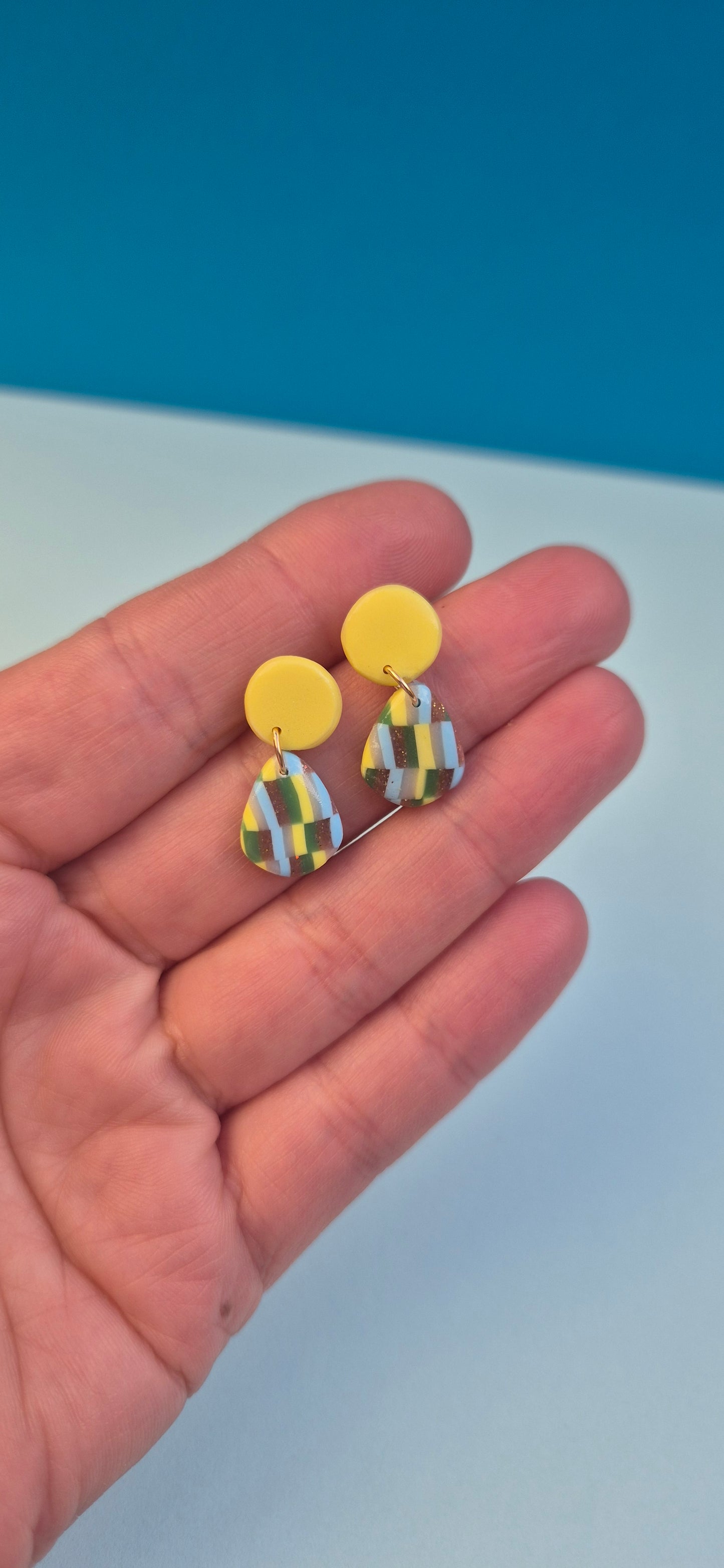 Boucles d'oreilles Clou jaune, petit modèle