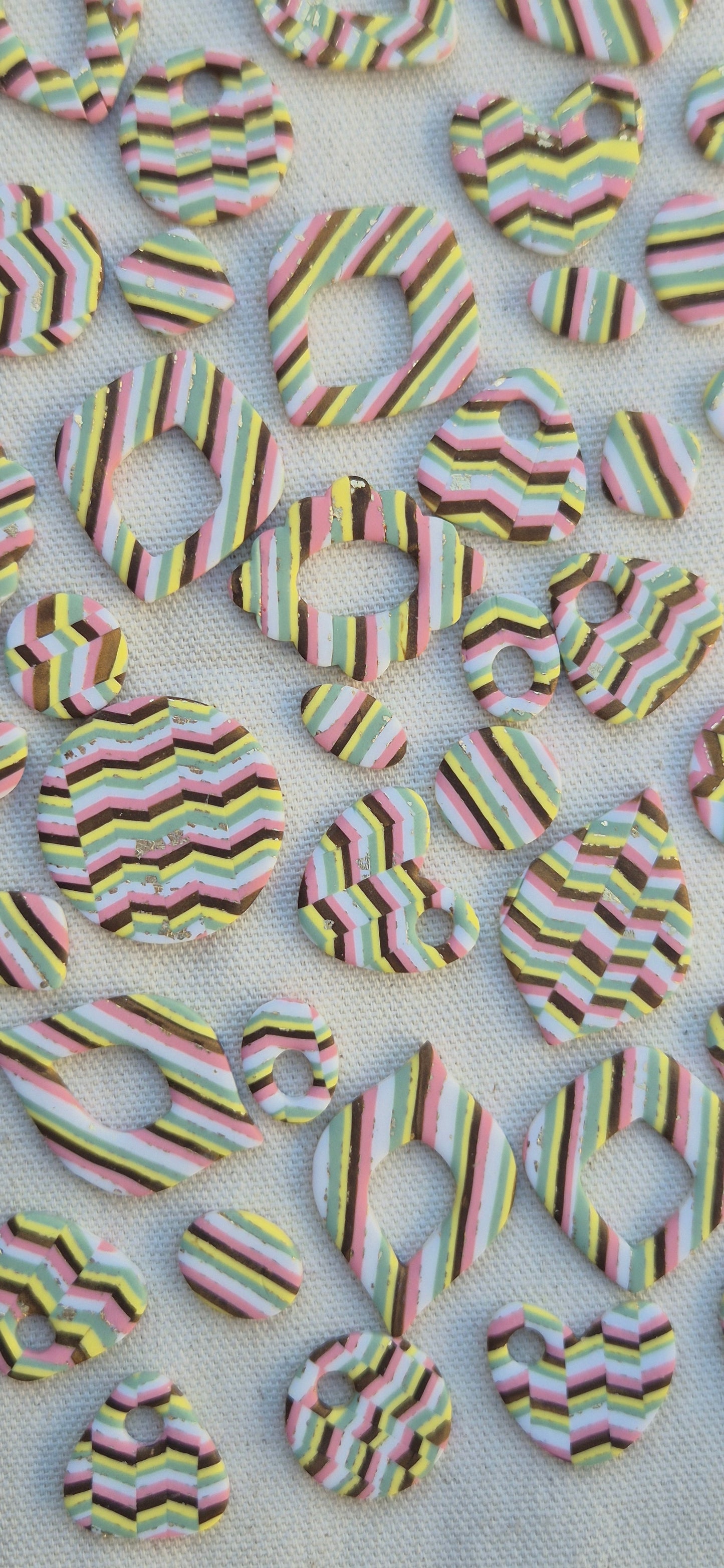 Boucle d'oreille forme feuille et crochet